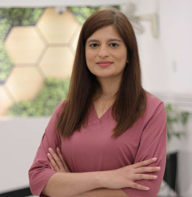 Dr. Naveera Rafique female Cosmetic Surgeon